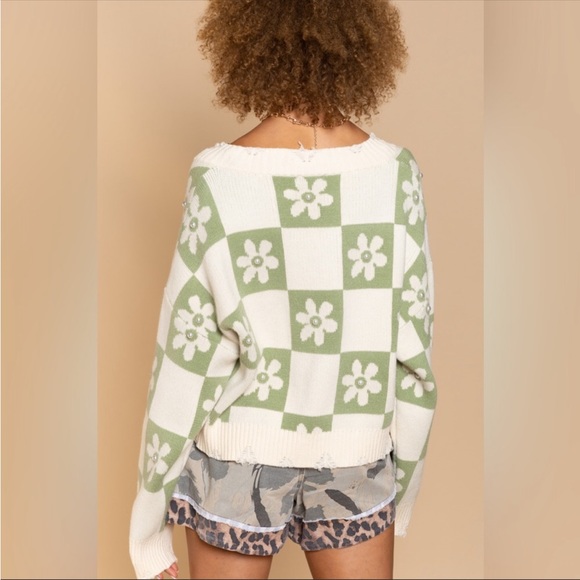 POL Green Daisy Flower Beaded Distressed Sweater - Picture 3 of 7